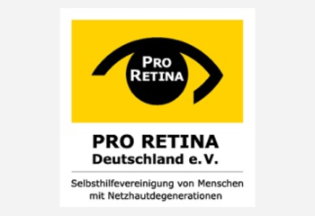 Logo: auf einem gelben Rechteck ein stilisiertes schwarzes Auge, Pupille und Regenbogenhaut sind ebenfalls schwarz, darin in weiß "PRO RETINA". Darunter Text: "PRO RETINA Deutschland e.V. Selbsthilfevereinigung von Menschen mit Netzhautdegenerationen".