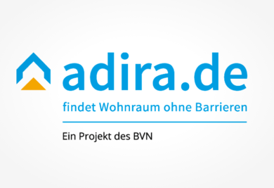 Logo: in blauer Schrift der Text "adira.de - findet Wohnraum ohne Barrieren". Darunter in schwarz der Text "Ein Projekt des BVN". Links daneben ein stilisiertes Haus in blau-orange.