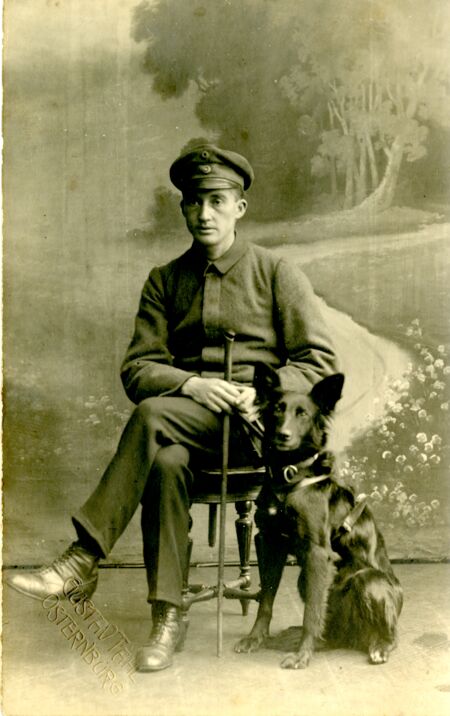 Paul Feyen mit seinem Blindenführhund-Bildnachweis Privat-Familie Feyen