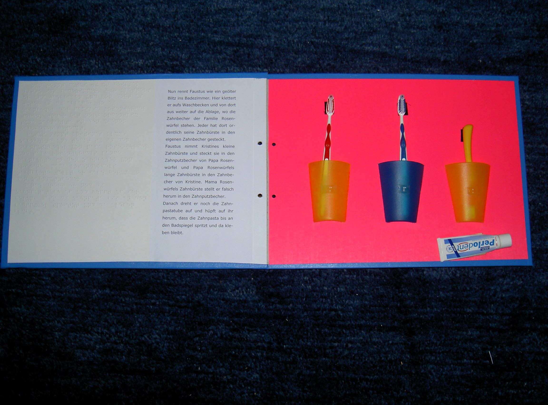 Buchseite mit drei Zahnputzbechern mit Zahnbürsten und Zahnpasta