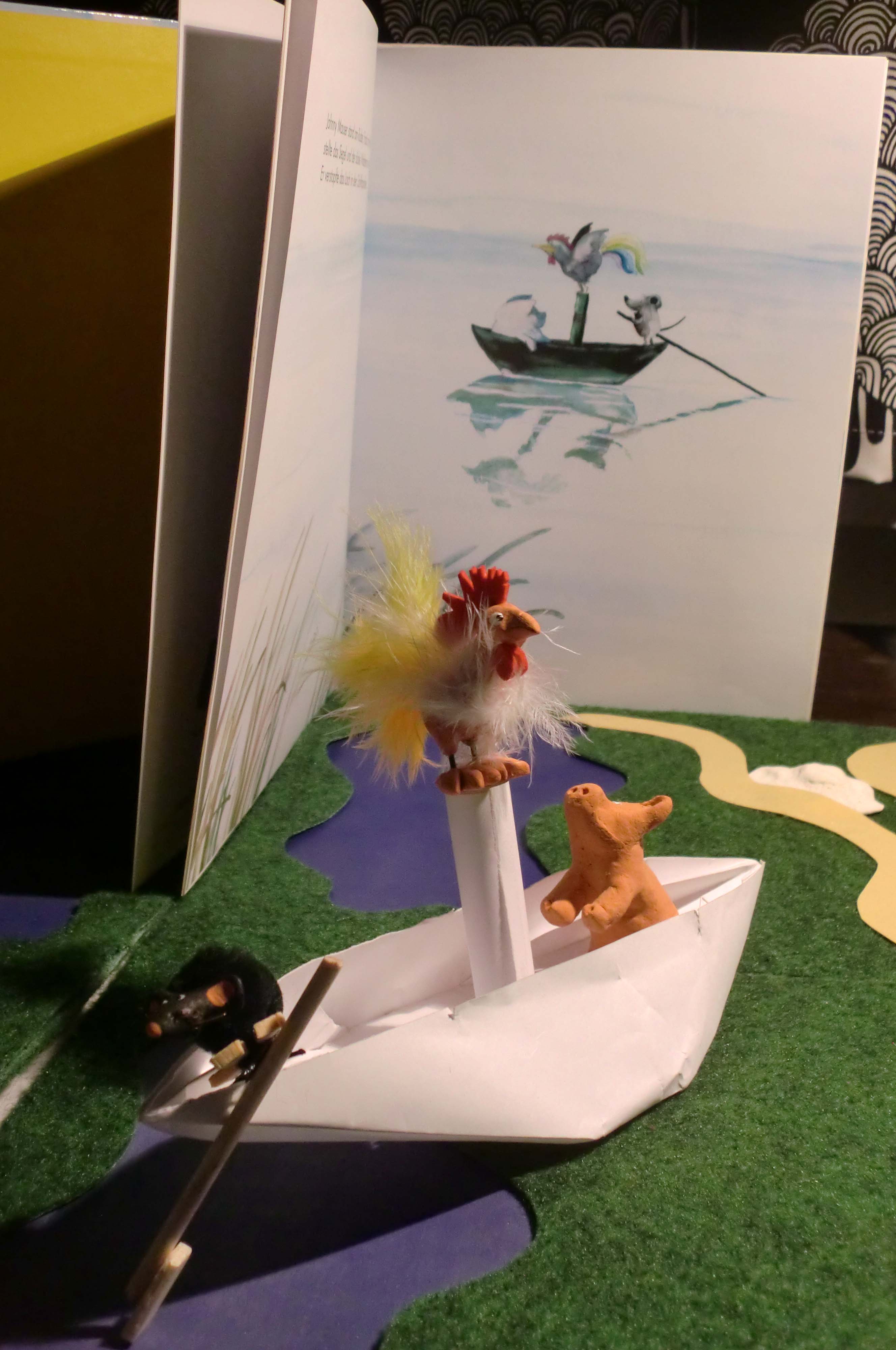 Seite mit Tieren im Papierboot